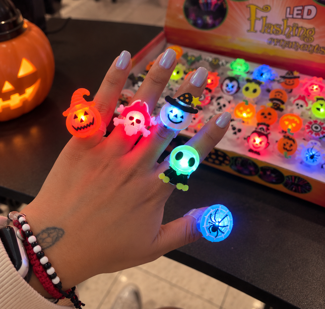 50 Anillos Halloween con figuras $2.52 c/u
