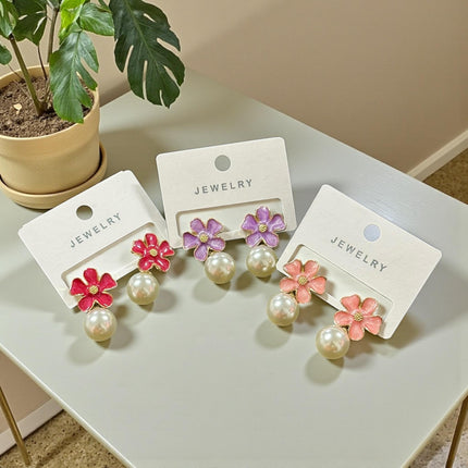 12 Pares de Aretes Flor con Perlita $7.5 c/u