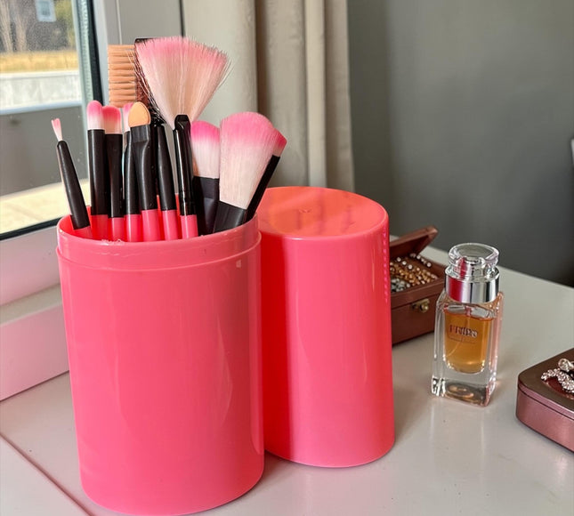 3 Sets de Brochas en Estuche de Plastico Colores $39.6 c/u