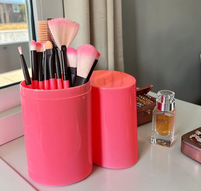 3 Sets de Brochas en Estuche de Plastico Colores $39.6 c/u