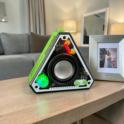 Bocina Bluetooth Triangular Transparente Con Luces