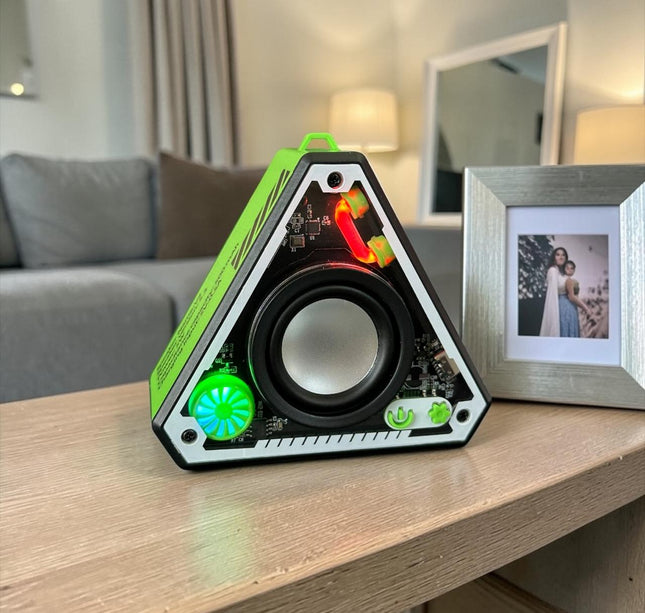 Bocina Bluetooth Triangular Transparente Con Luces