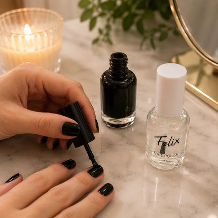 12 Esmaltes para Uñas Transparente y Negro $10.5 c/u
