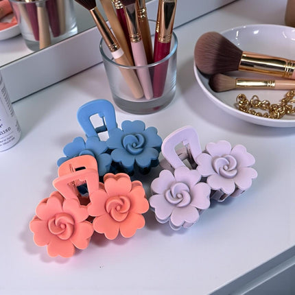 12 Pinzas Matte Flores Dobles  $6.9 c/u