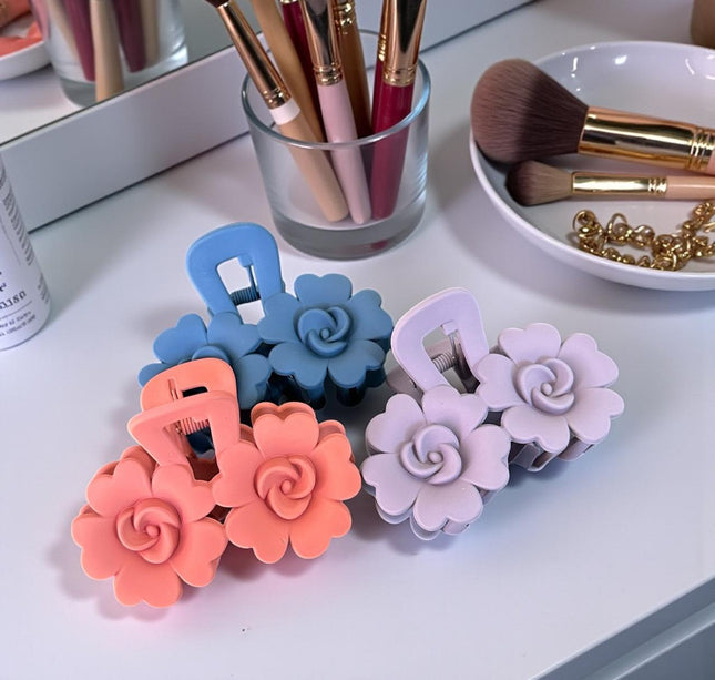 12 Pinzas Matte Flores Dobles  $6.9 c/u