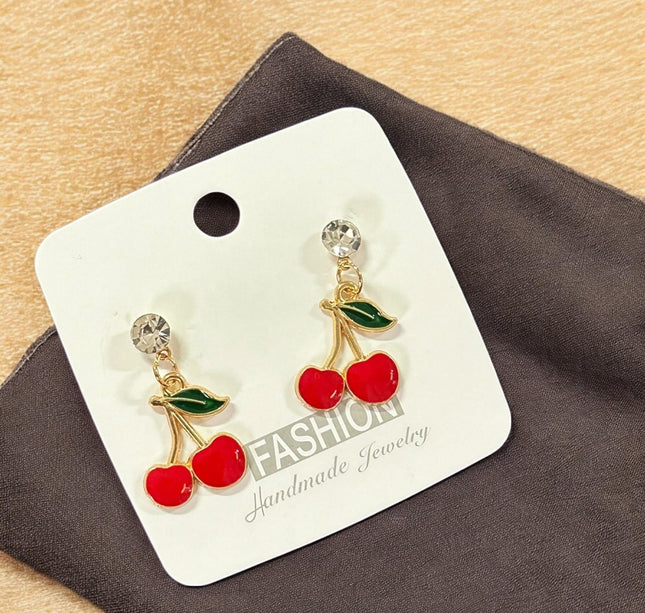 12 Aretes Cerezas/Fresas con Pedreria $5.9 c/u