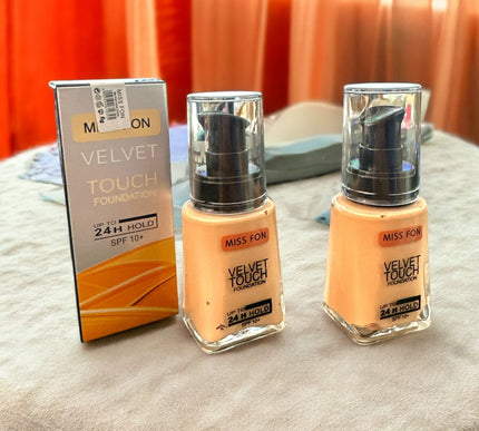 12 Maquillaje Liquido Velvet Touch $22.5 c/u