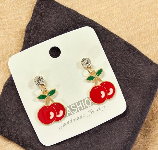12 Aretes Cerezas/Fresas con Pedreria $5.9 c/u