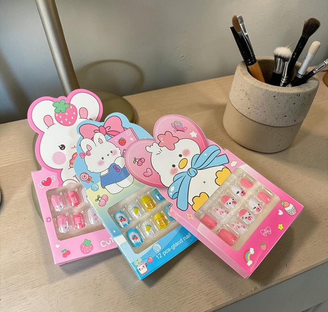 12 Sets de Uñas Infantiles $8 c/u