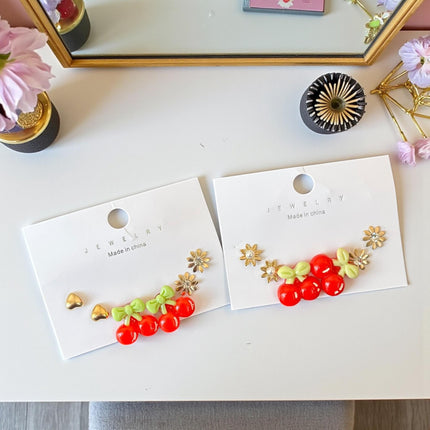 12 Sets Aretes Cherry y Pedreria $6.5 c/u