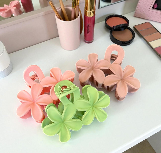 12 Pinzas Matte Flores Dobles  $6.9 c/u