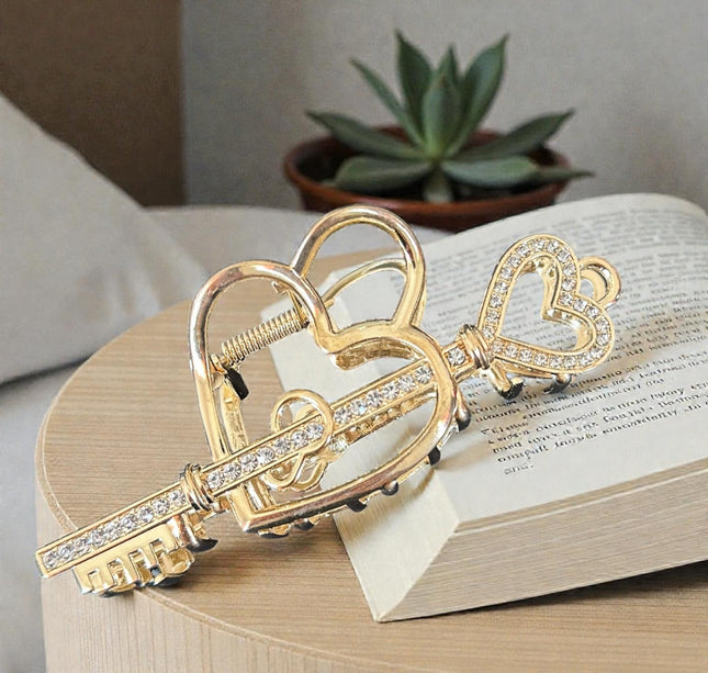 12 Pinzas para Cabello Doradas/Plateadas Corazón con Pedreria  $26 c/u