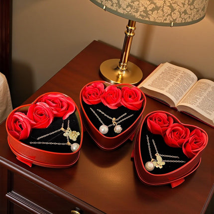 6 Caja Corazón Metalica con  3 Rosas de Jabón y Collar $43 c/u