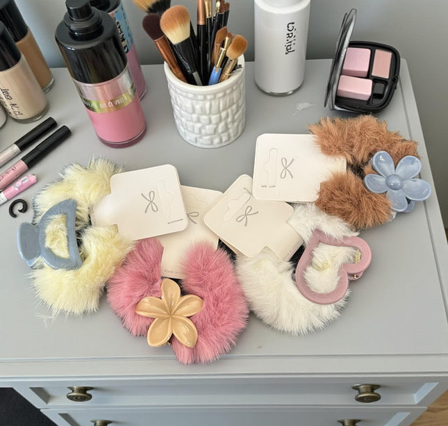 12 Sets Dona y Pincita Figuras para Cabello $7 c/u