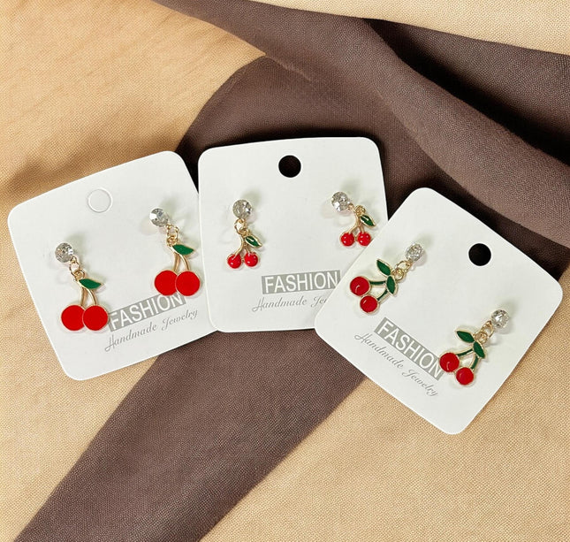 12 Aretes Cerezas/Fresas con Pedreria $5.9 c/u