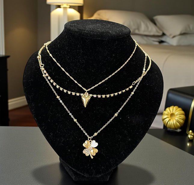 12 Collares Triples con Dijes Perlas/Pedreria $16 c/u