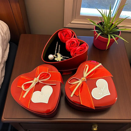 6 Caja Corazón Metalica con  3 Rosas de Jabón y Collar $43 c/u