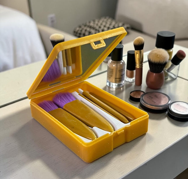 3 Sets de Brochas en Estuche de Colores $18 c/u