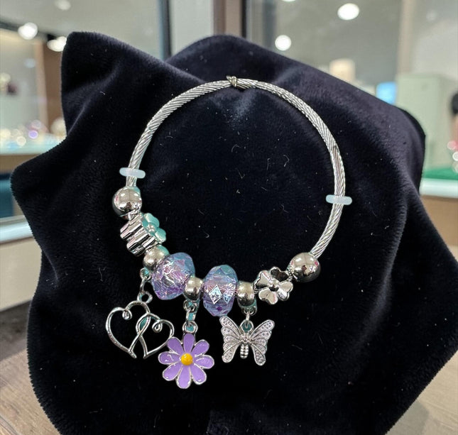 12 Pulsera Tipo Pandora con Dijes Capibara $13.5 c/u