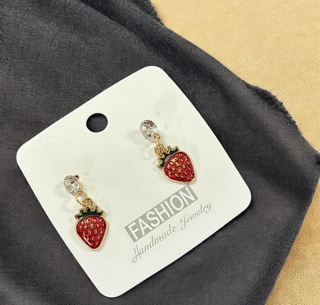 12 Aretes Cerezas/Fresas con Pedreria $5.9 c/u