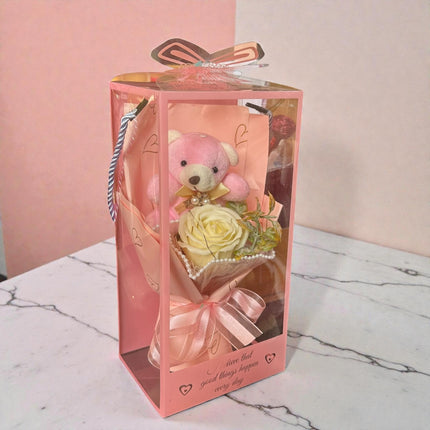 Ramo de Rosa con Osito en Caja de Regalo
