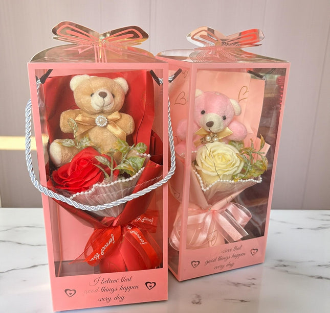 Ramo de Rosa con Osito en Caja de Regalo