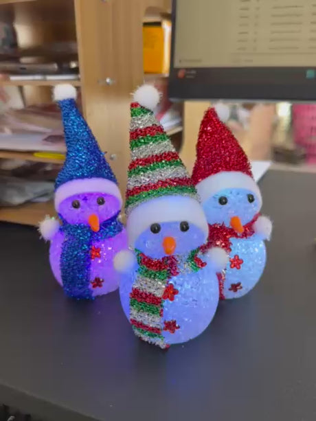 6 Muñeco de Nieve Navideño con luces y Gorro  $25 c/u